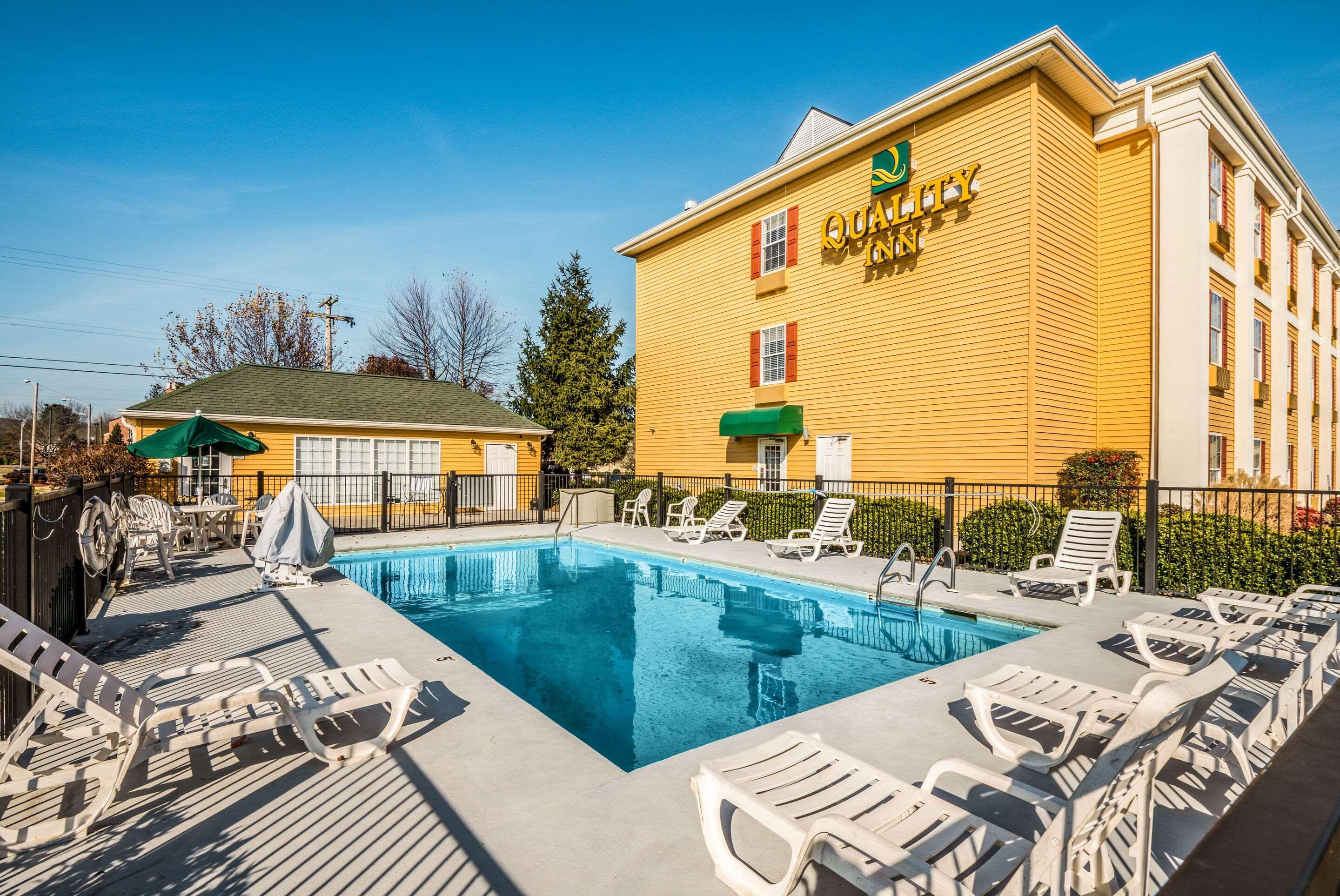 Quality Inn Oak Ridge Bagian luar foto