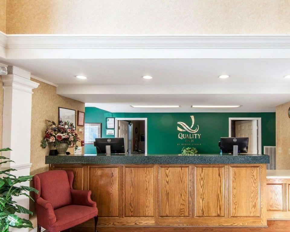 Quality Inn Oak Ridge Bagian luar foto