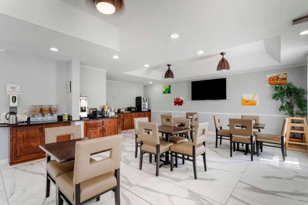 Quality Inn Oak Ridge Bagian luar foto