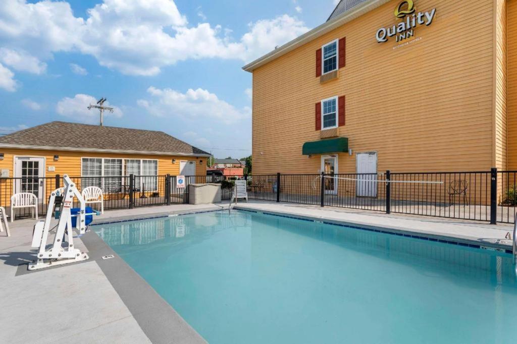Quality Inn Oak Ridge Bagian luar foto