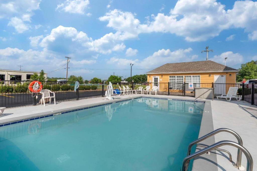 Quality Inn Oak Ridge Bagian luar foto